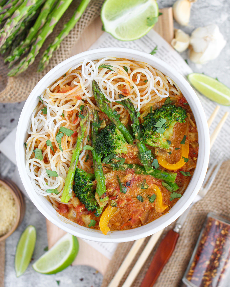 Creamy Cashew Coconut Curry with Rice Noodles 